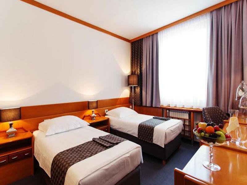 Elegans Hotel Brdo คราน ภายนอก รูปภาพ